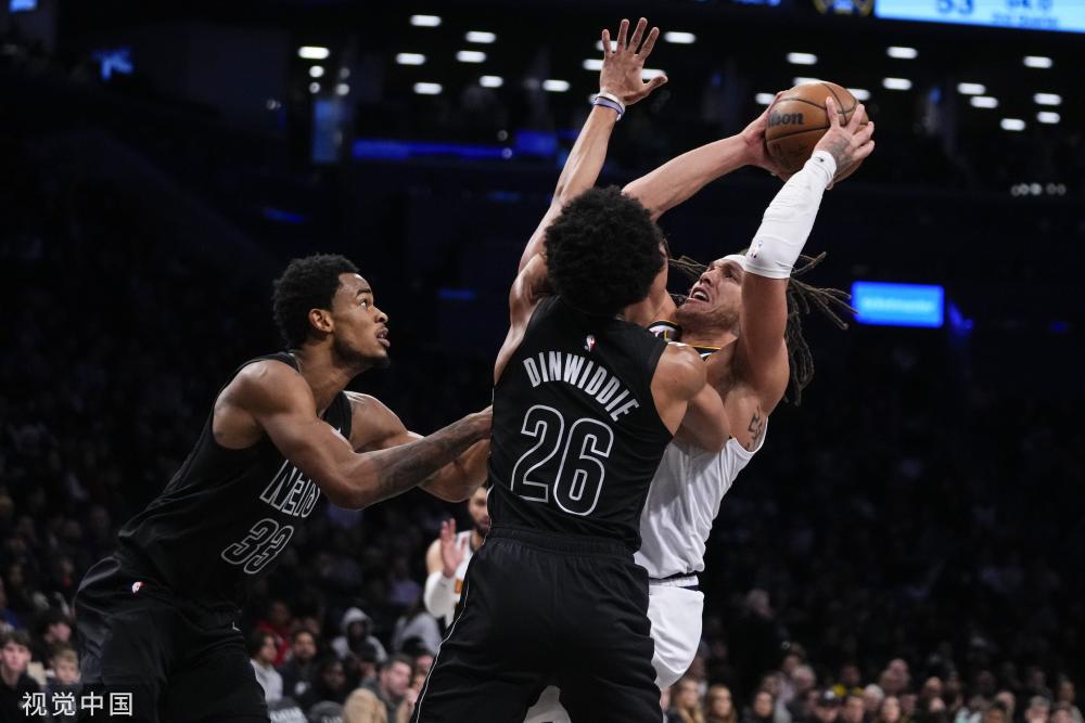 在攻防两端 在攻防两端